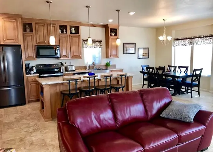 Tranquil Desert Retreat With Vermillion Cliffs Views Near Powell, Page, Arizona Holiday home
